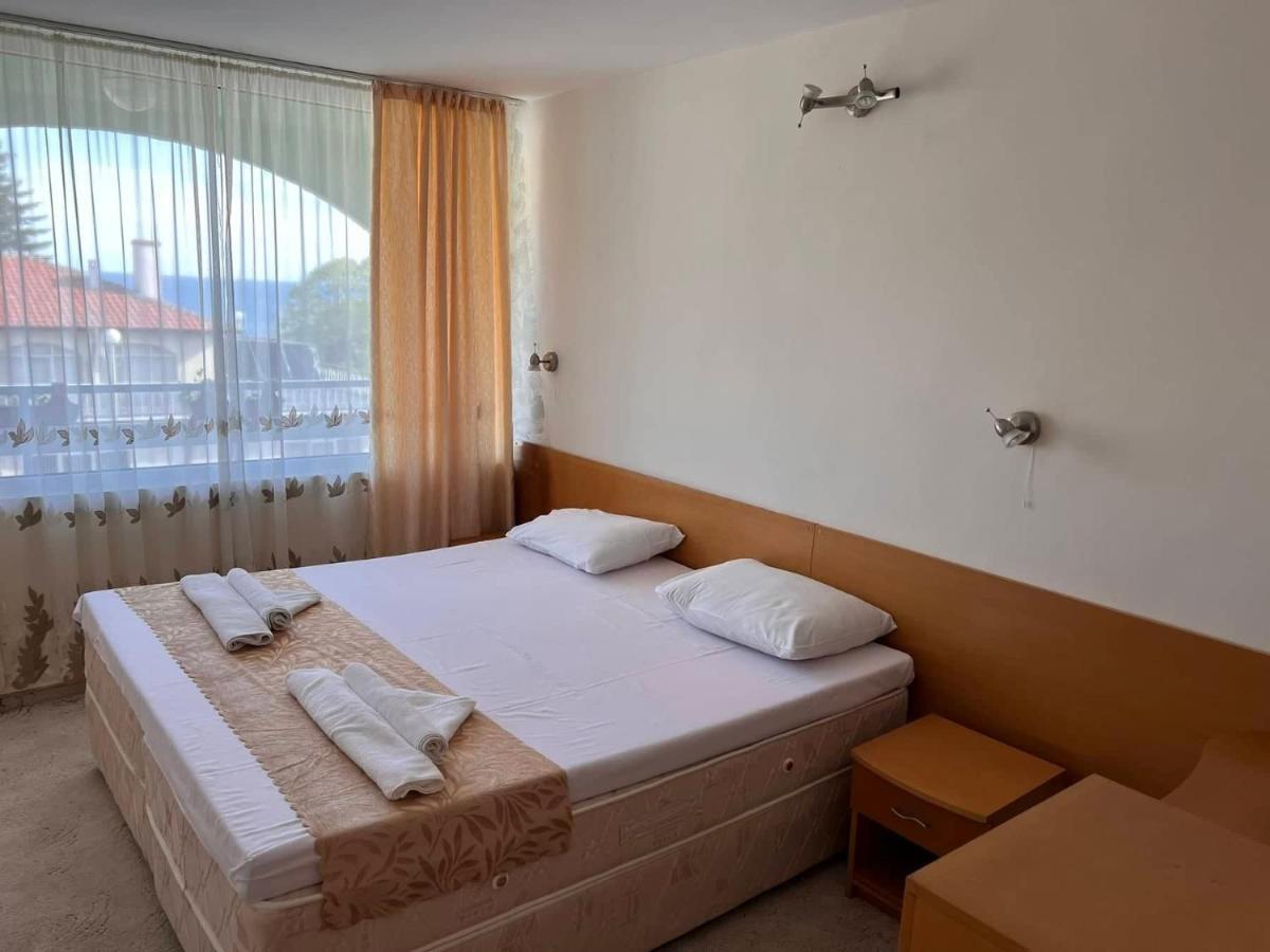 Хотел Диамант Hotel Diamond Baltjik Exteriör bild