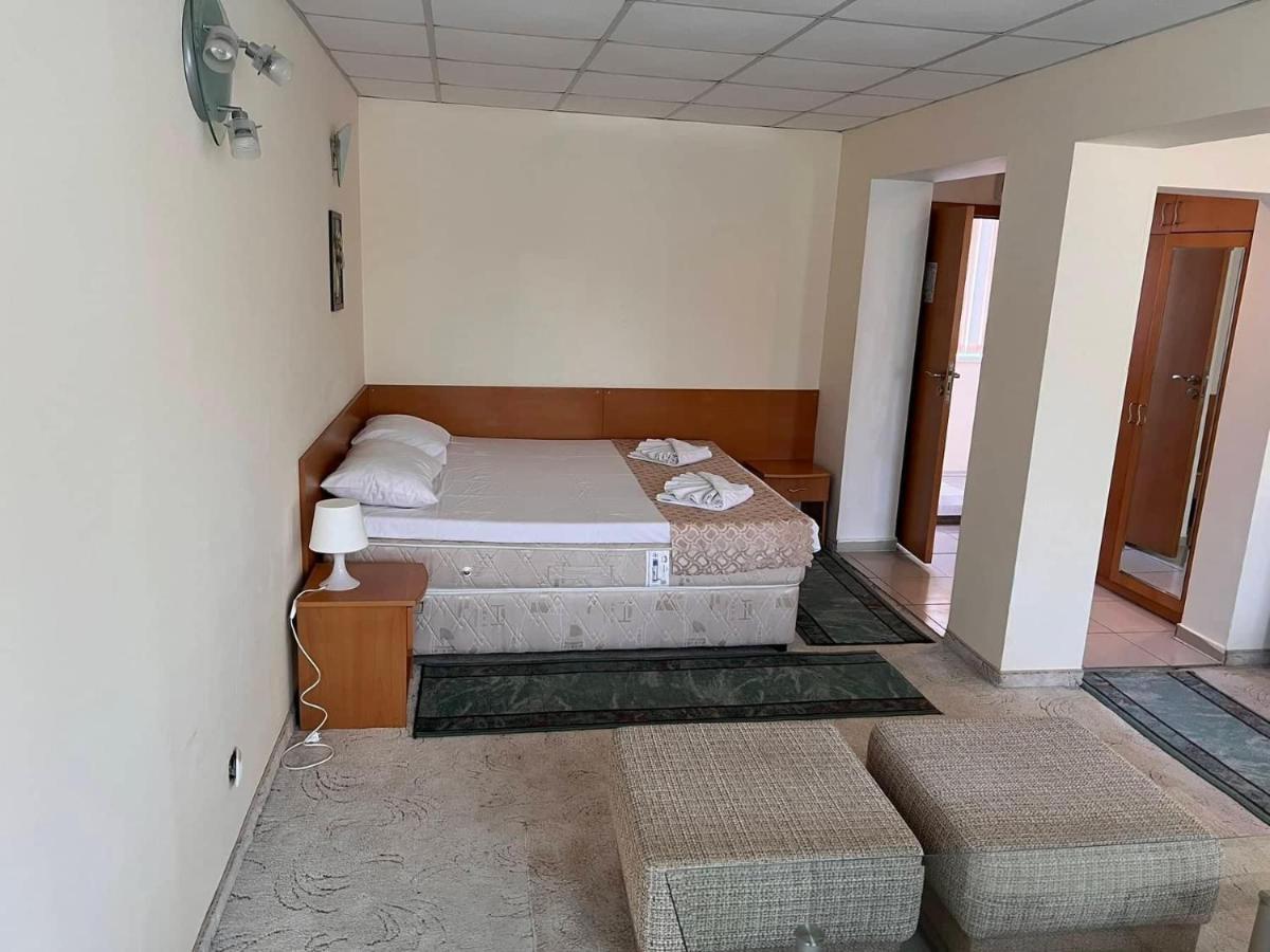 Хотел Диамант Hotel Diamond Baltjik Exteriör bild